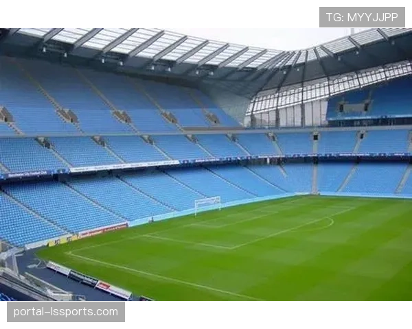 曼城伊蒂哈德球场扩建完成，增加站立看台