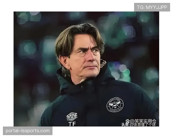 热刺主帅弗兰克误用阿森纳主题水杯，赛前引发球迷热议