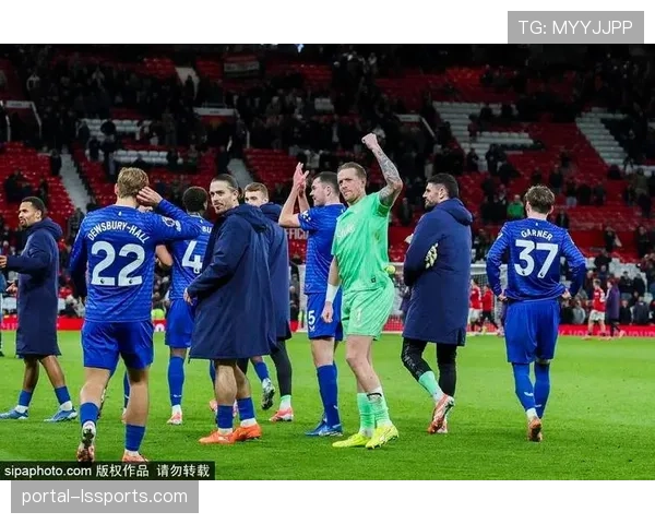 库尼亚87分钟远射绝杀后狂奔庆祝，老特拉福德陷入沉寂